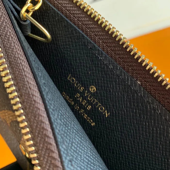 LOUIS V - CARD HOLDER