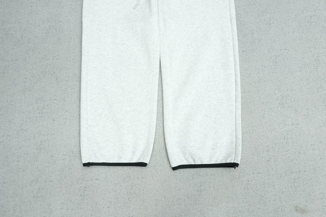 S - SWEATPANTS