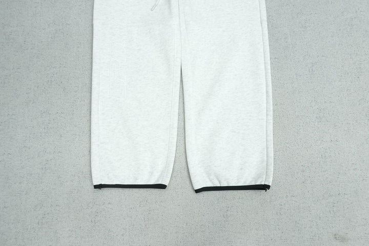 S - SWEATPANTS