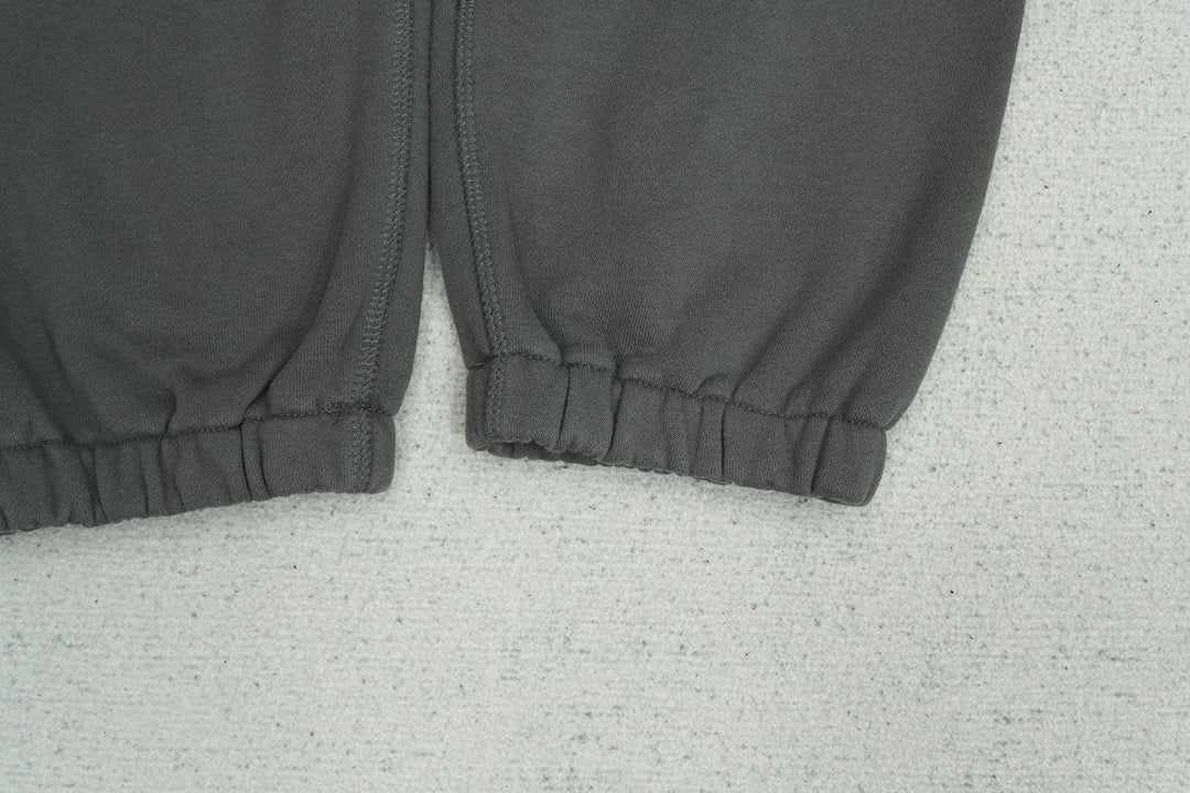 S - SWEATPANTS