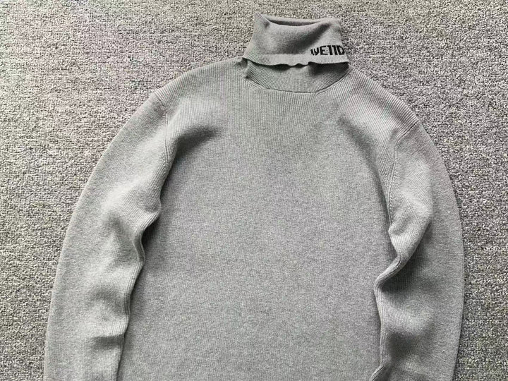 W - SWEATER