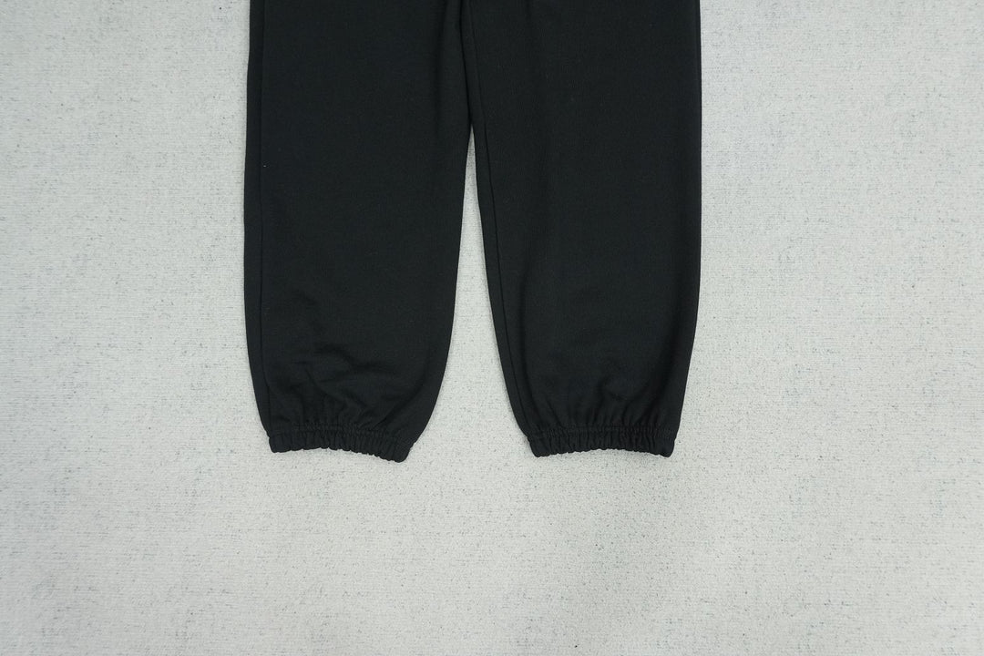 T - SWEATPANTS